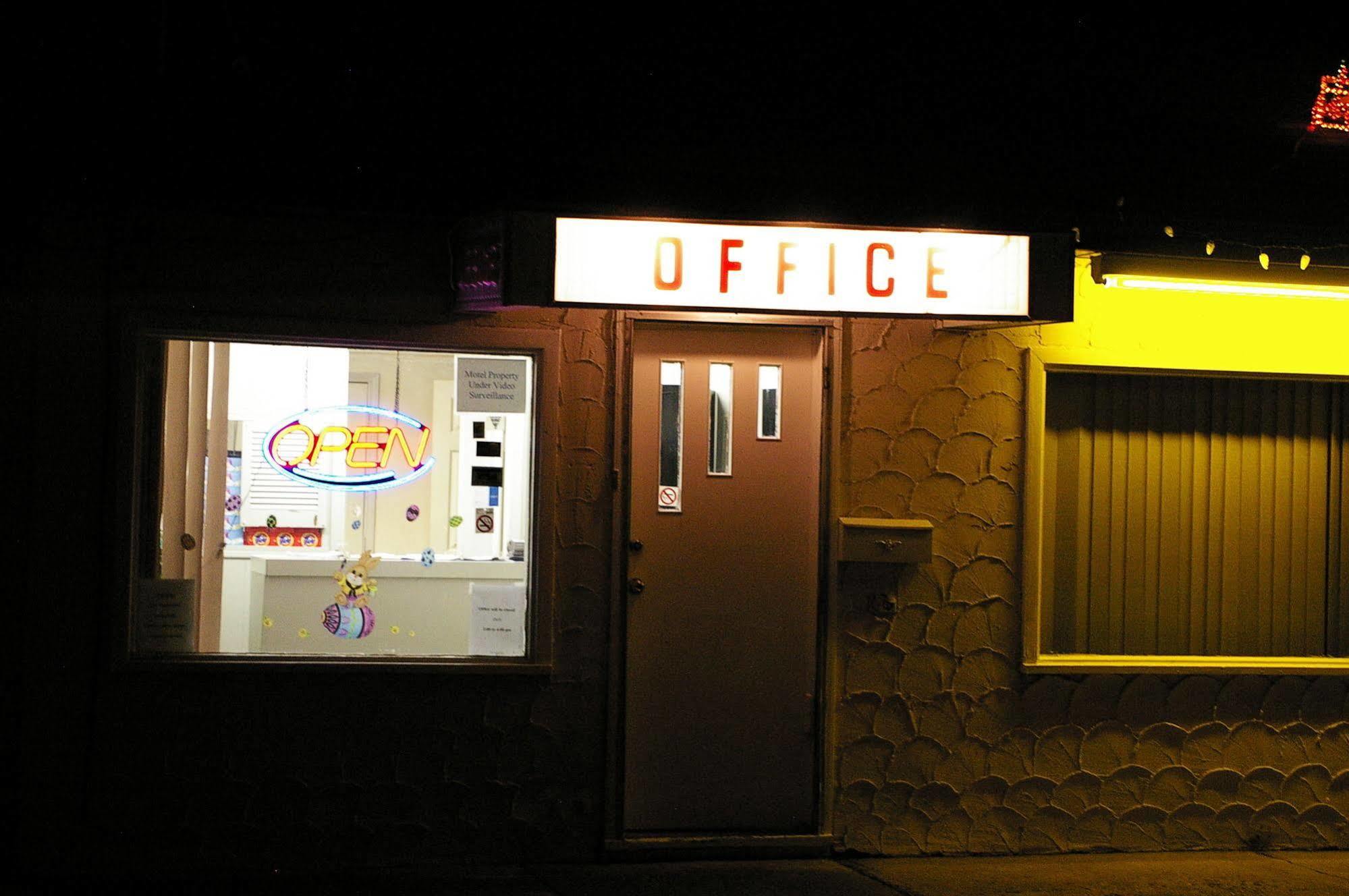 Hat Motel Medicine Hat Exterior foto
